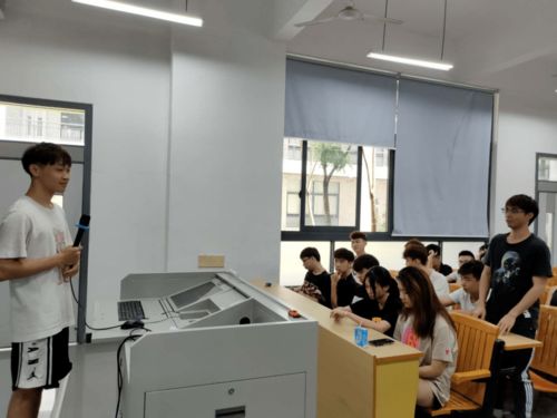 只爭朝夕，奮斗新學(xué)年——計(jì)算機(jī)網(wǎng)絡(luò)工程專業(yè)主題班會紀(jì)實(shí)